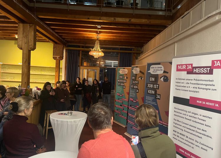 Ausstellung und Filmabend im Zeichen von Solidarität und Menschenrechten