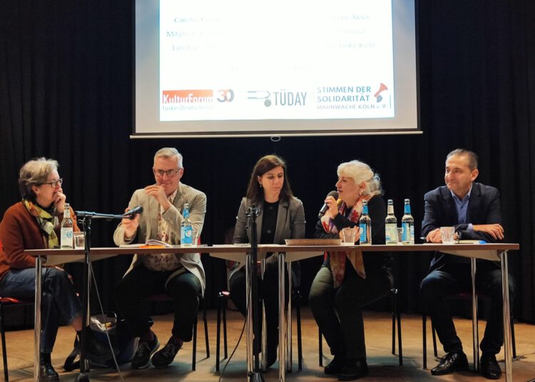 Kommunalpolitik zwischen Selbstverwaltung, Zwangsverwaltung und Gefängnis