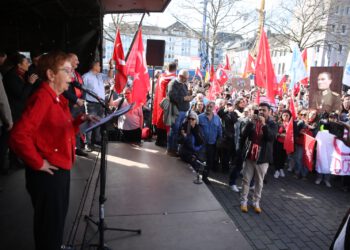 Kundgebung gegen die Festnahme von İmamoğlu