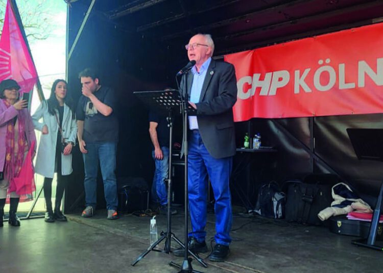 Kundgebung gegen die Festnahme von İmamoğlu