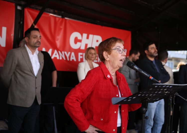 Kundgebung gegen die Festnahme von İmamoğlu