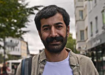 Nedim Türfent: „Vier Tweets reichen in der Türkei für einen Haftbefehl“