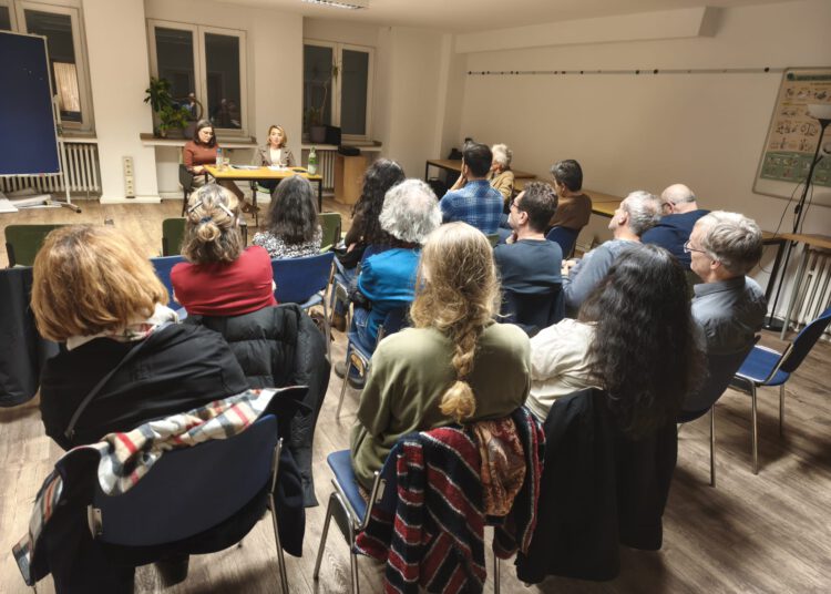 Lesung mit Alin Ozinian im Friedensbildungswerk