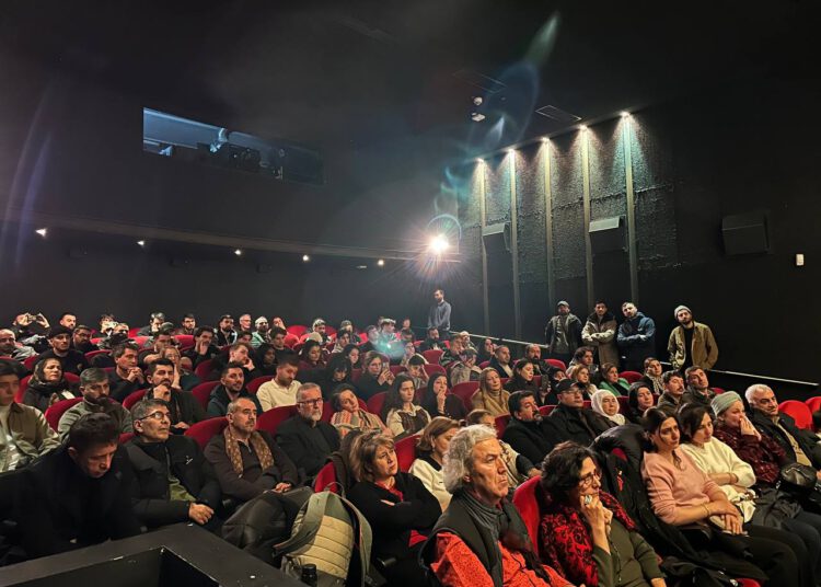 Dargeçit („Hold Still)“ – Auftakt der Aktionswoche in Köln