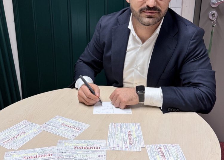 Die Postkarten stehen für Hoffnung