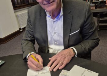 Die Postkarten stehen für Hoffnung