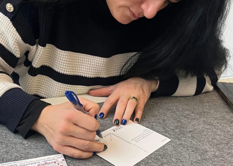 Jede Postkarte zählt. Jede Stimme macht Mut