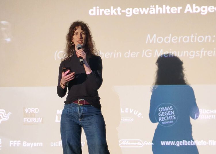 Ausverkaufte Kölner Premiere von „Gelbe Briefe“