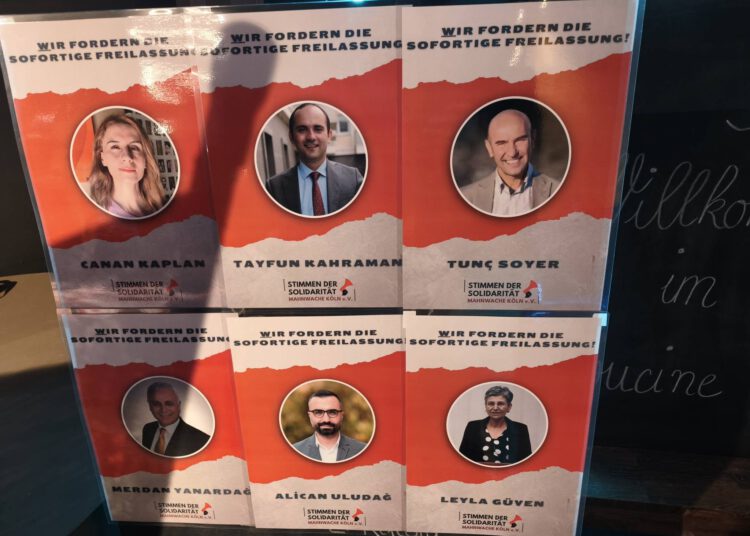 Ausverkaufte Kölner Premiere von „Gelbe Briefe“