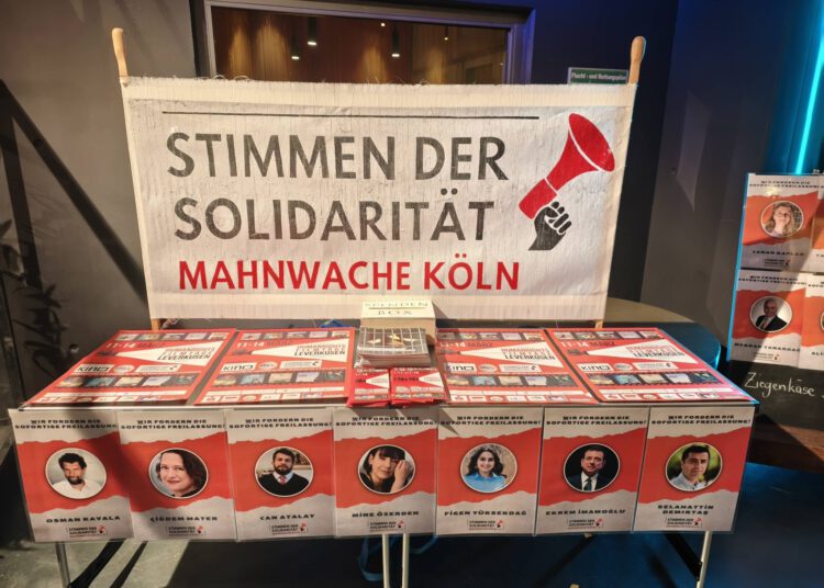 Ausverkaufte Kölner Premiere von „Gelbe Briefe“