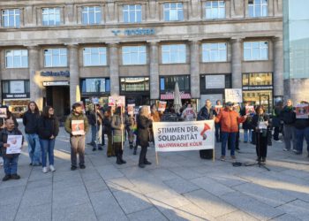 143. Mahnwache erinnert an Verfolgte und Verschwundene