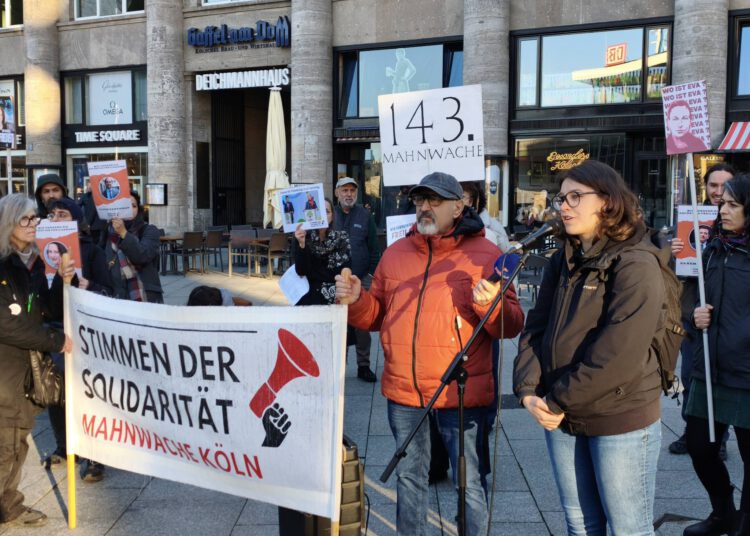 143. Mahnwache erinnert an Verfolgte und Verschwundene