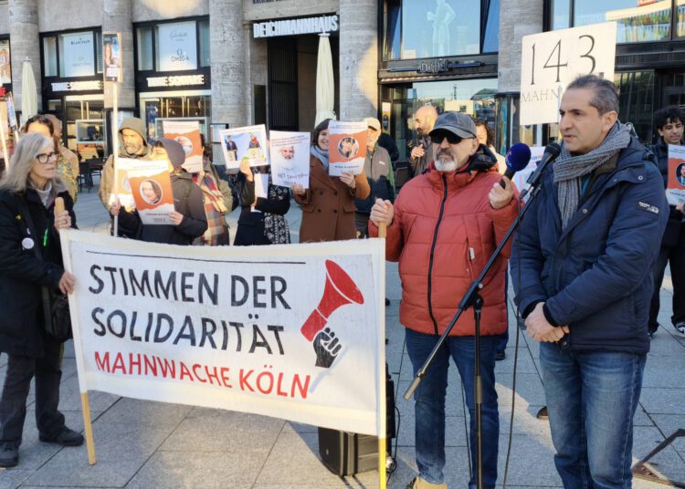 143. Mahnwache erinnert an Verfolgte und Verschwundene