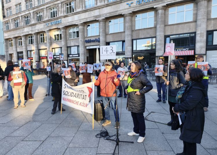 143. Mahnwache erinnert an Verfolgte und Verschwundene