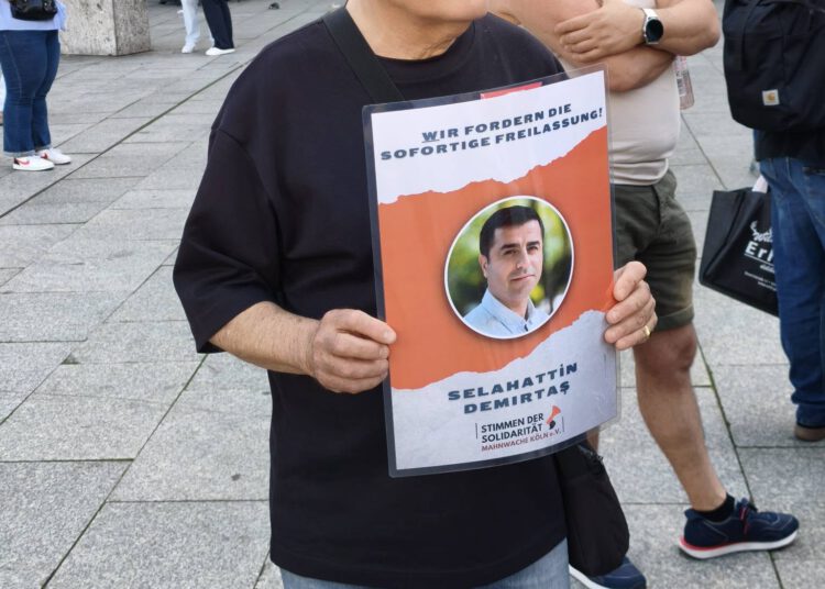 Proteste nach Absetzung des CHP-Vorsitzenden Özel
