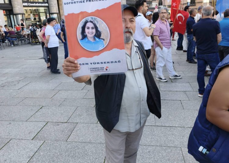 Proteste nach Absetzung des CHP-Vorsitzenden Özel