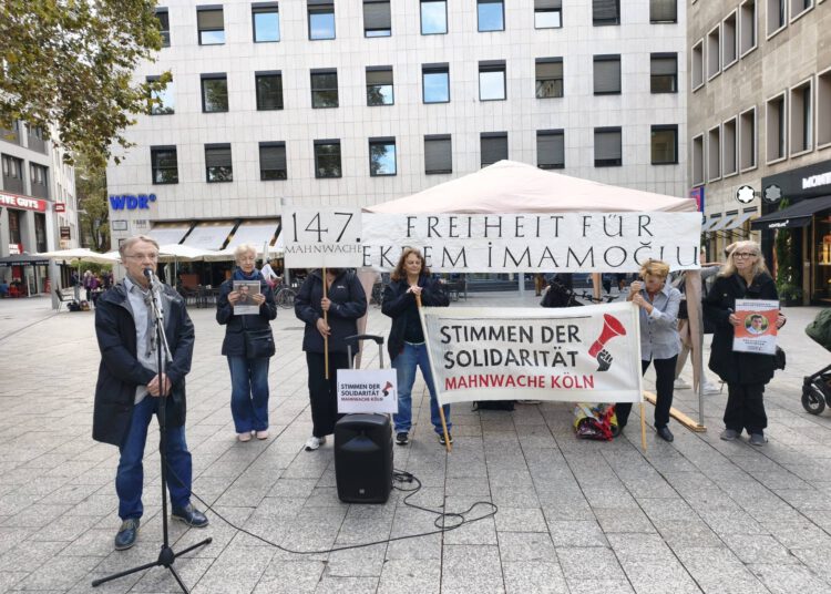 147. Mahnwache: „Solidarität ist wichtig für unsere Demokratie“
